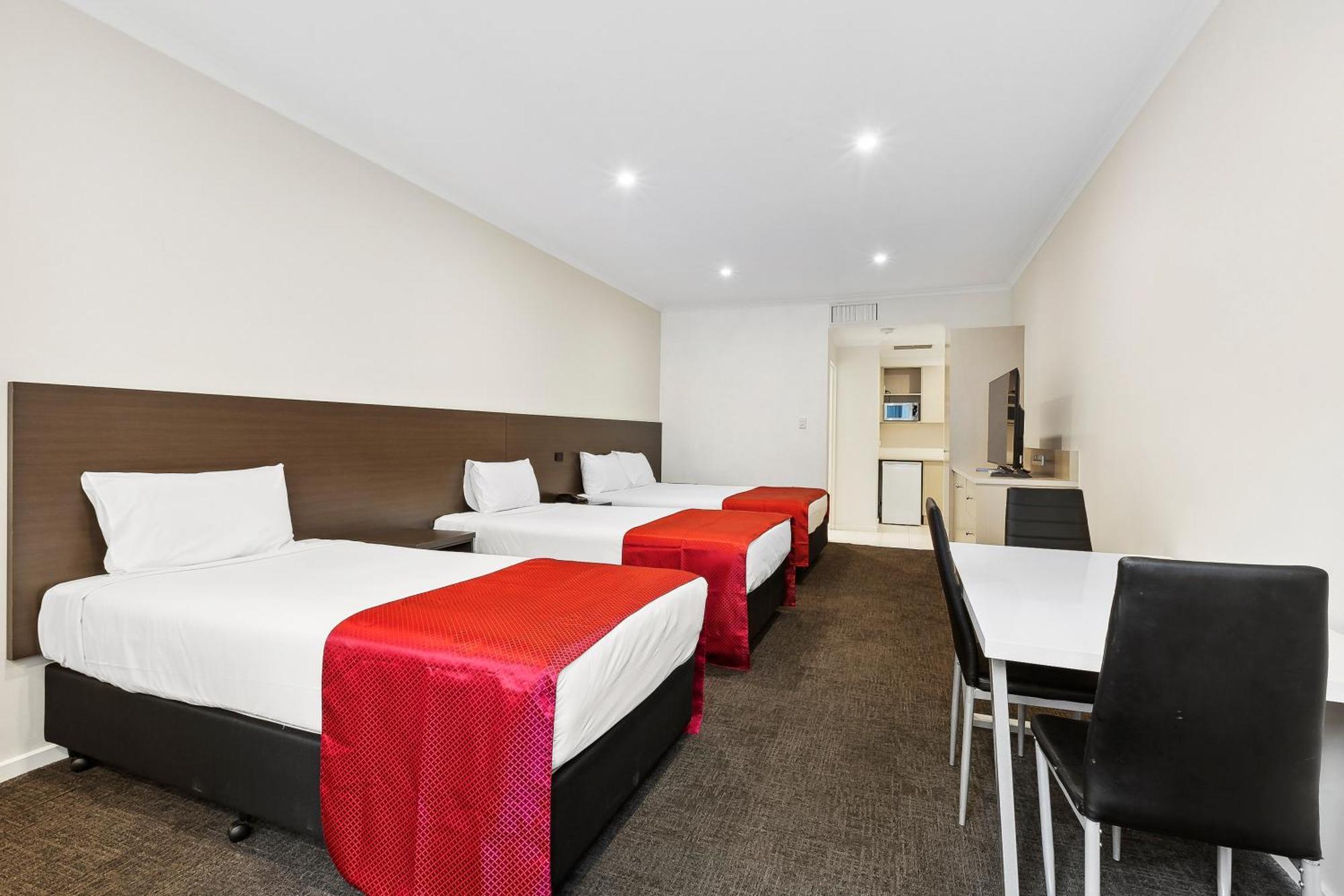 Quality Hotel Manor Mitcham Екстериор снимка