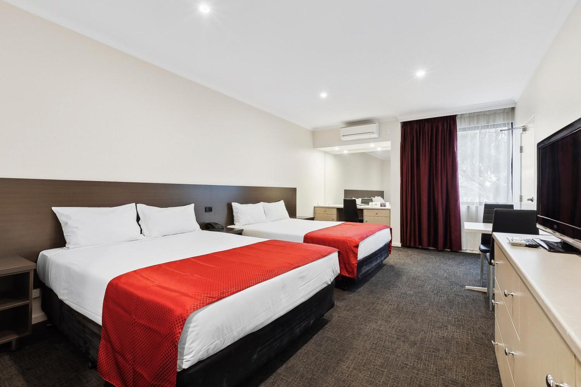 Quality Hotel Manor Mitcham Екстериор снимка