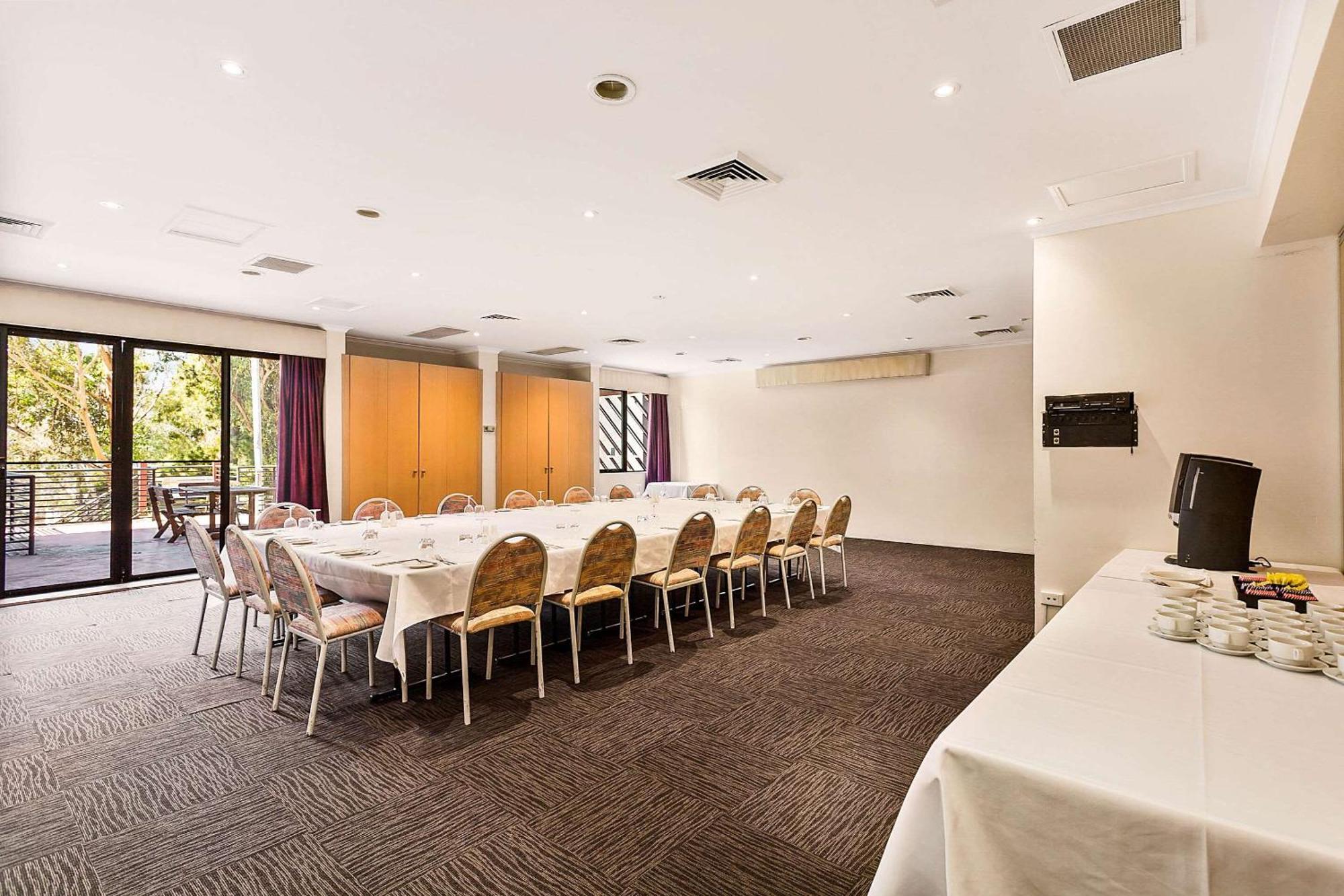 Quality Hotel Manor Mitcham Екстериор снимка